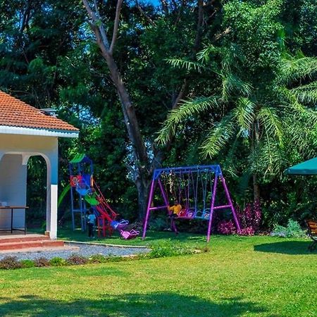 The Lit Gardens Hotel Kisumu Buitenkant foto